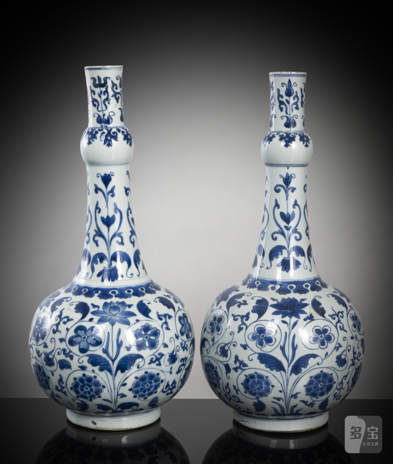 Two fine underglaze blue porcelain bottle vases - 图4